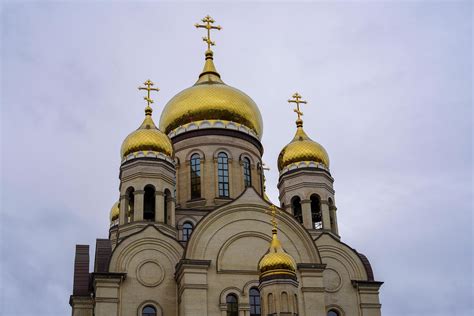  Vasilyevsky Spaso-Preobrazhensky Cathedralnin Gördüğünüzden Çok Fazlası: Işık ve Gölgenin Mükemmel Bir Bale