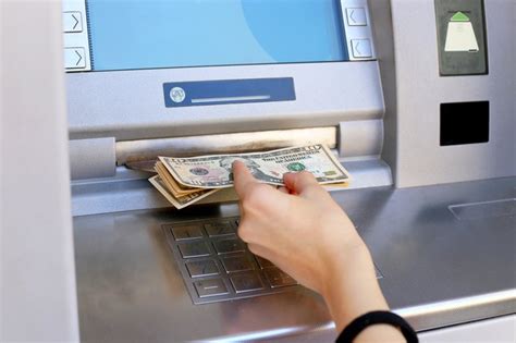 atm 입금: 현대 사회의 금융 혁신과 개인 재무 관리의 새로운 지평