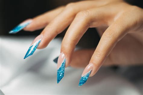 Can You Paint Fake Nails? Exploring the Art and Science of Nail Decoration